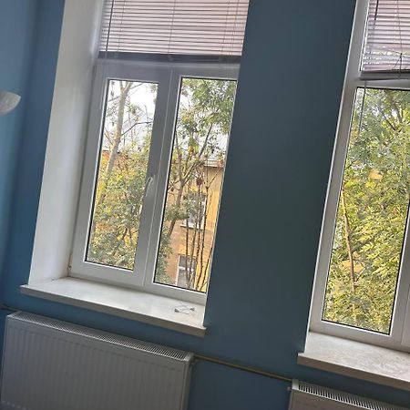 Біля Залізничного Вокзалу Вулиця Олени Степанівни 33Б Apartamento Lviv Exterior foto