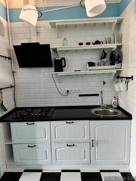 Біля Залізничного Вокзалу Вулиця Олени Степанівни 33Б Apartamento Lviv Exterior foto