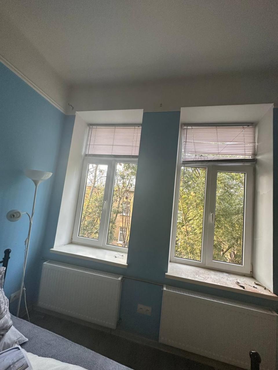 Біля Залізничного Вокзалу Вулиця Олени Степанівни 33Б Apartamento Lviv Exterior foto